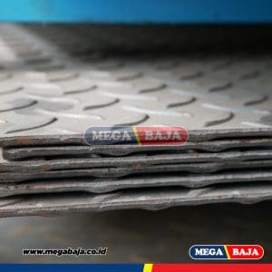 PLAT BORDES 1,20 M X 2,40 M - 5,00 mm