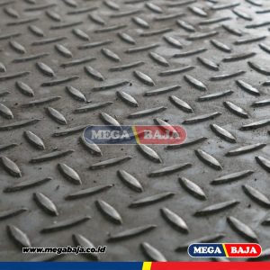 PLAT BORDES 1,20 M X 2,40 M - 2,70 mm