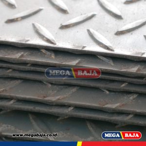 PLAT BORDES 1,20 M X 2,40 M - 3,70 mm