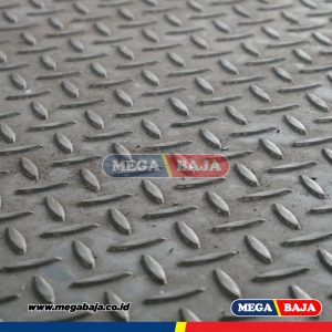 PLAT BORDES 1,20 M X 2,40 M - 4,00 mm