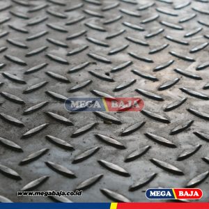 PLAT BORDES 1,20 M X 2,40 M - 4,70 mm