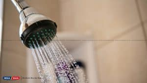 Gunakan Cat yang Tahan Air