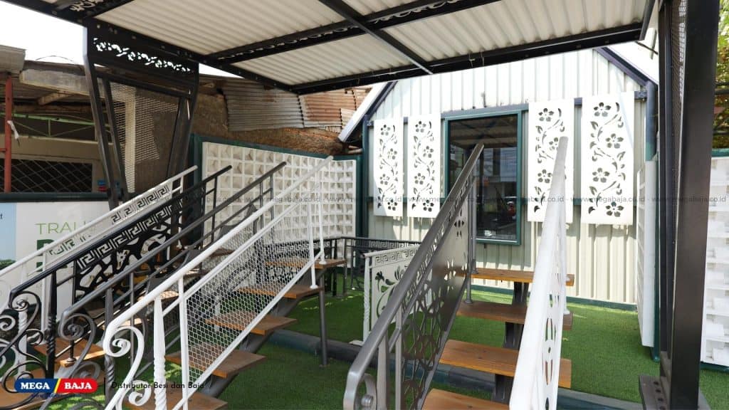 Railing Tangga di depan Tempat Produksi Ellip Iron Art di Caman Bekasi