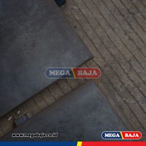 PLAT ESER HITAM KS 1,20 M X 2,40 M - 14,70 mm