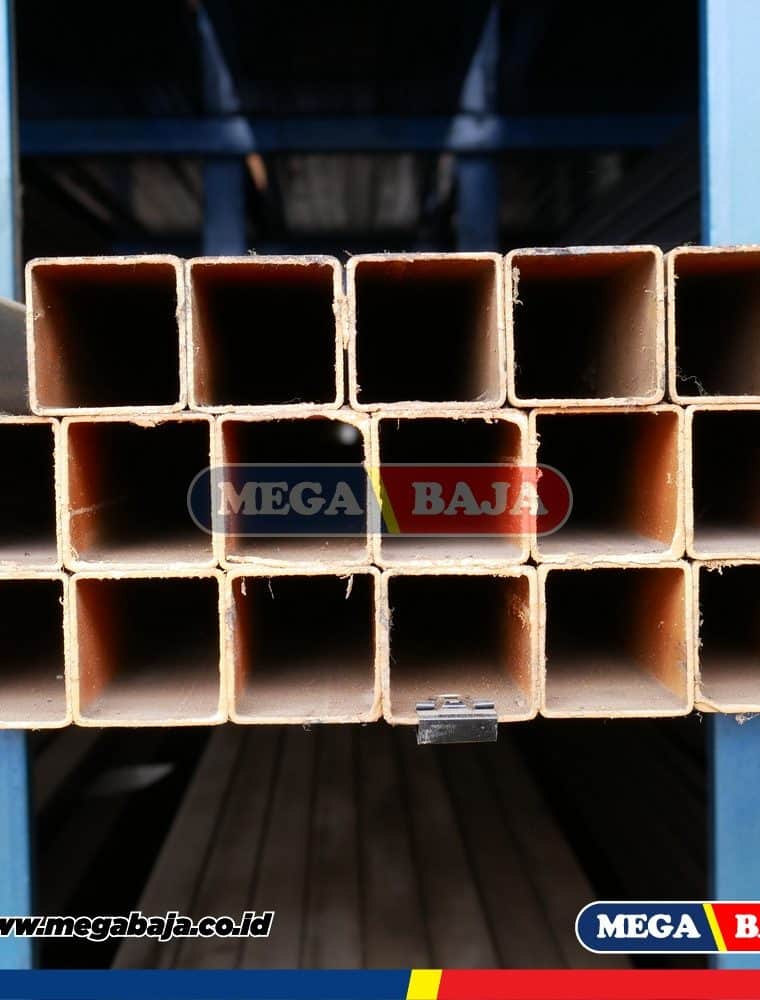 Hollo Hitam 200 mm X 200 mm X 6.000 mm - 2,30 mm