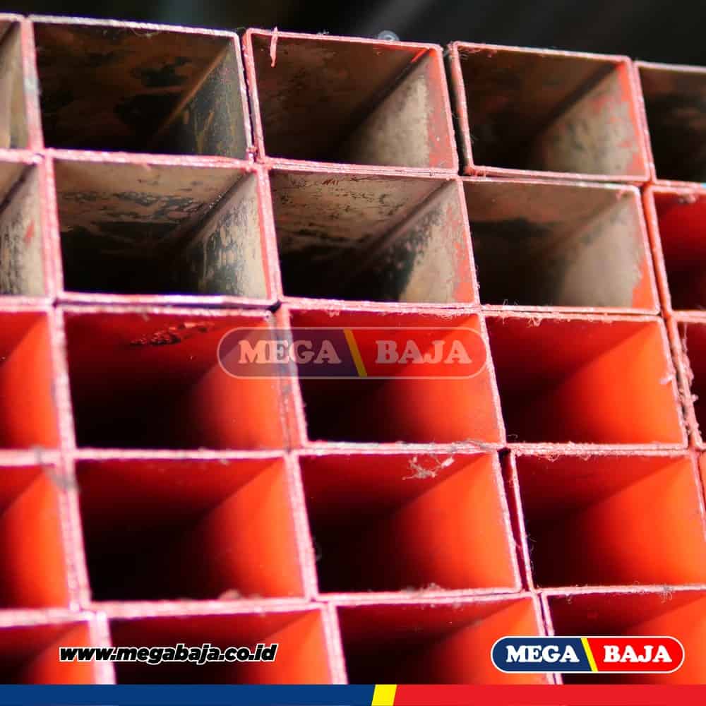 Hollo Hitam 36 mm X 36 mm X 6.000 mm - Grade Biru Muda