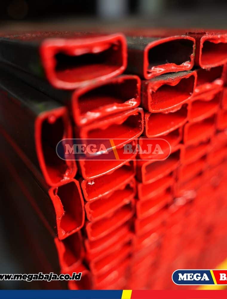 Hollo Hitam 15 mm X 30 mm X 6.000 mm - 4,70 mm