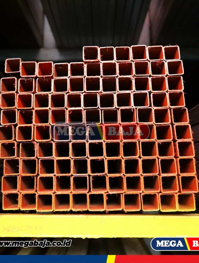 Hollo Hitam 100 mm X 200 mm X 6.000 mm - 4,70 mm