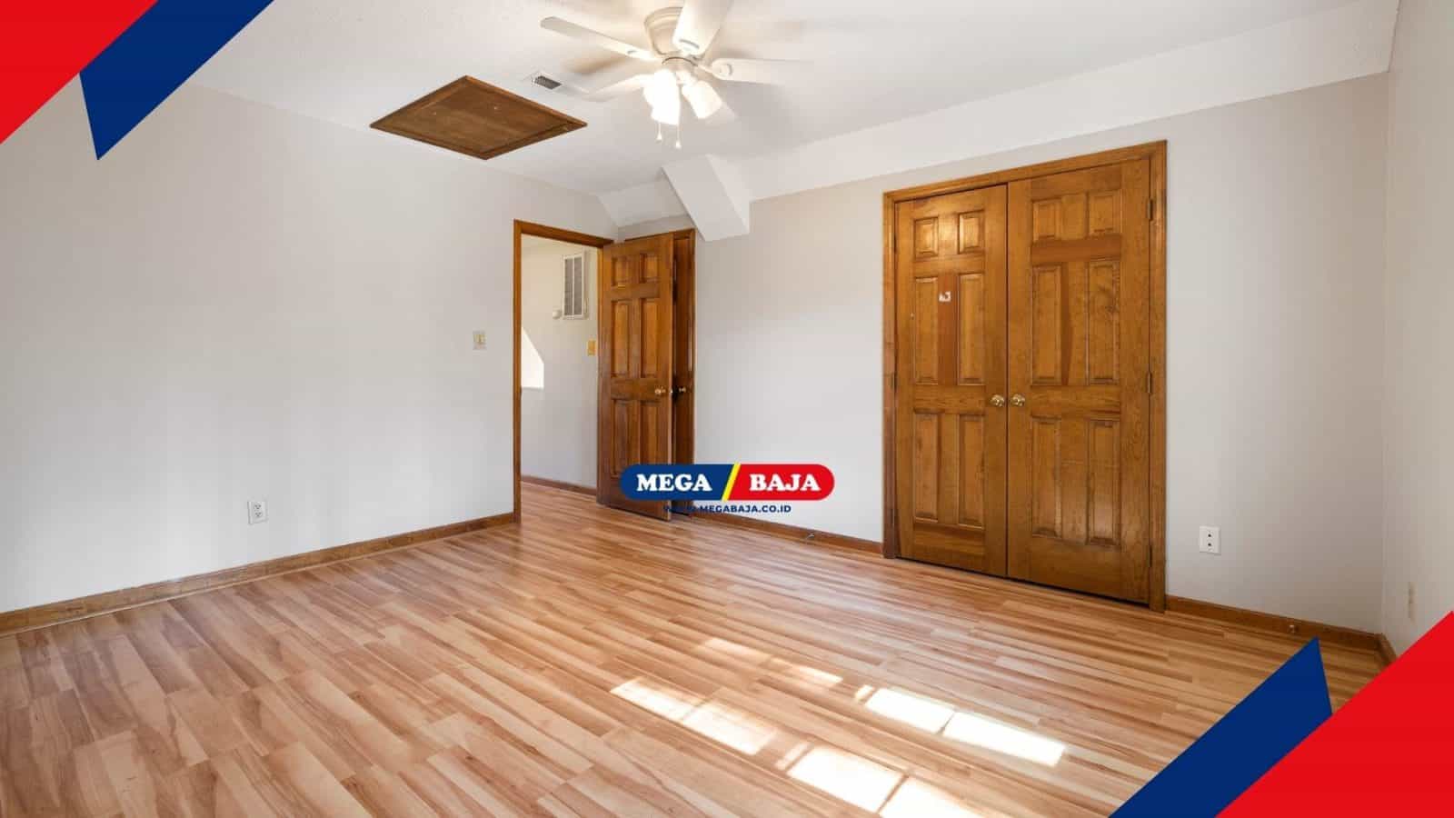 Serupa Tapi Tak Sama! Ini Perbedaan Pintu Kayu Solid dan Engineered