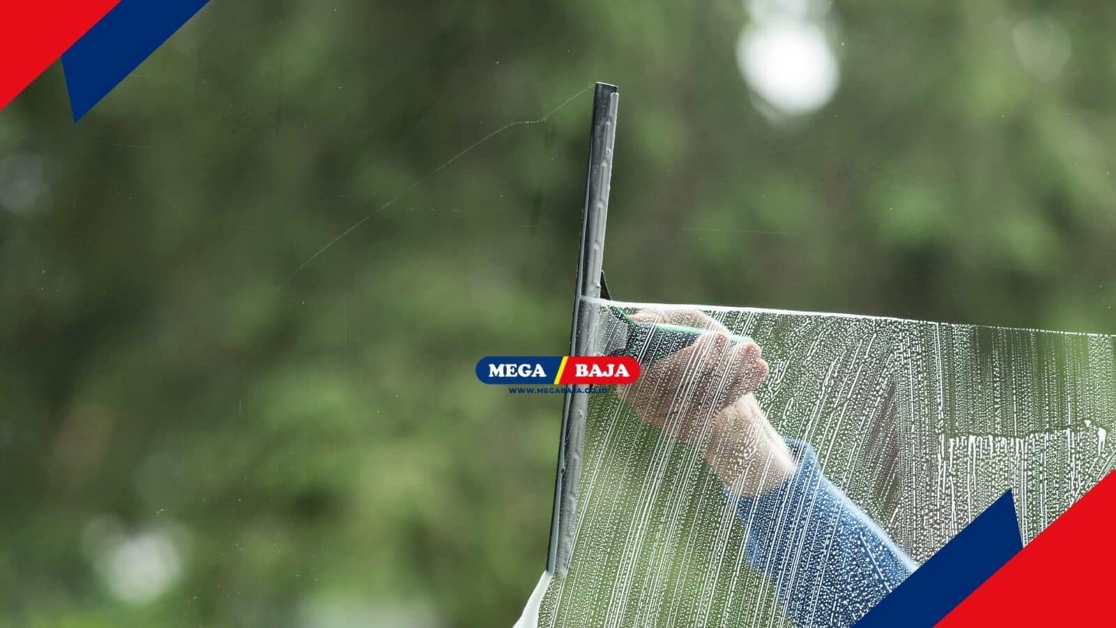 Kinclong! Ini Cara Mudah Membersihkan Kaca Jendela dengan Koran