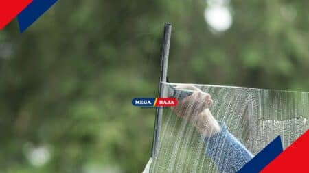 Kinclong! Ini Cara Mudah Membersihkan Kaca Jendela dengan Koran