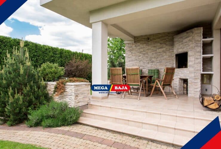 Pilihan Lantai Outdoor Terbaik untuk Halaman Rumah_ Batu Alam vs Keramik Outdoor