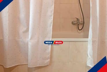 Bagaimana Cara Membersihkan Tirai Shower dan Kapan Perlu Diganti