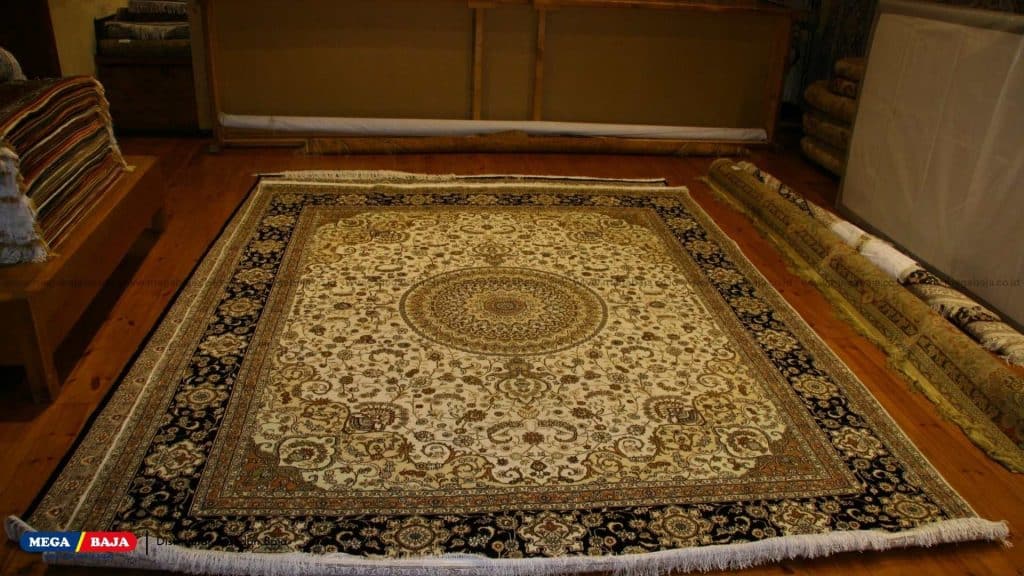 Tambahkan Permadani atau Karpet Tebal