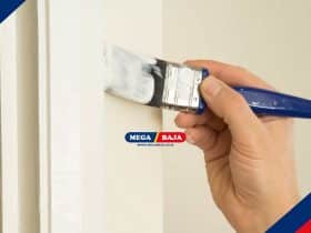 Cara Mendempul Kusen Pintu yang Keropos Agar Tampak Seperti Baru
