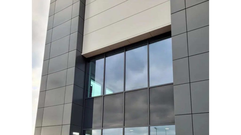 Contoh Penggunaan Panel Spandrel