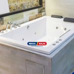 Desain Kamar Mandi dengan Jacuzzi Mini atau Shower Besar_ Mana yang Lebih Efisien