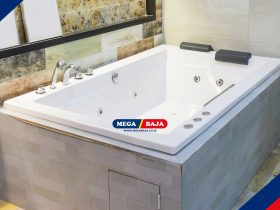 Desain Kamar Mandi dengan Jacuzzi Mini atau Shower Besar_ Mana yang Lebih Efisien