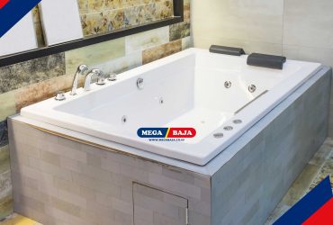 Desain Kamar Mandi dengan Jacuzzi Mini atau Shower Besar_ Mana yang Lebih Efisien