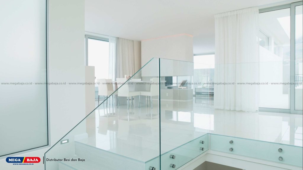 Pagar Tangga dan Balkon