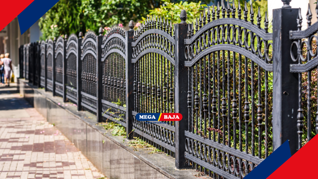 Penggunaan jenis emboss pada pagar besi memberikan dimensi visual yang lebih mendalam