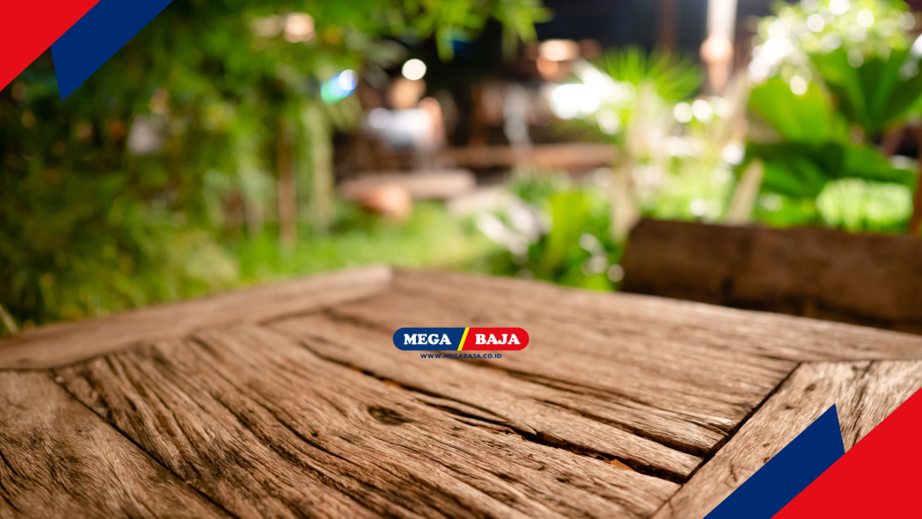 Setiap retakan pada kayu tua adalah saksi bisu dari sejarah panjang pertumbuhan sebuah pohon