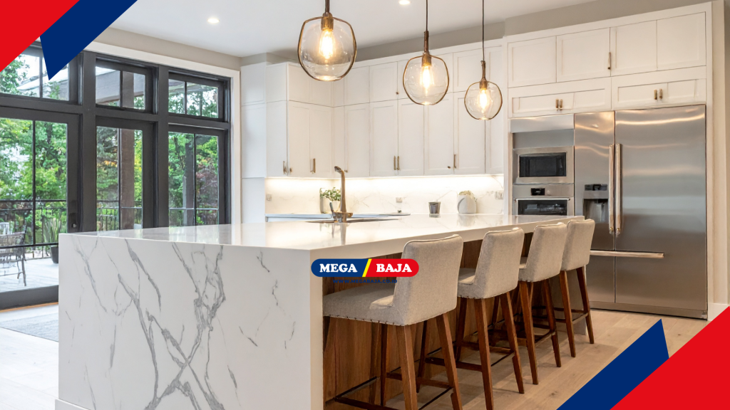 tiga lampu gantung berbahan logam dapat mempercantik area dapur Anda