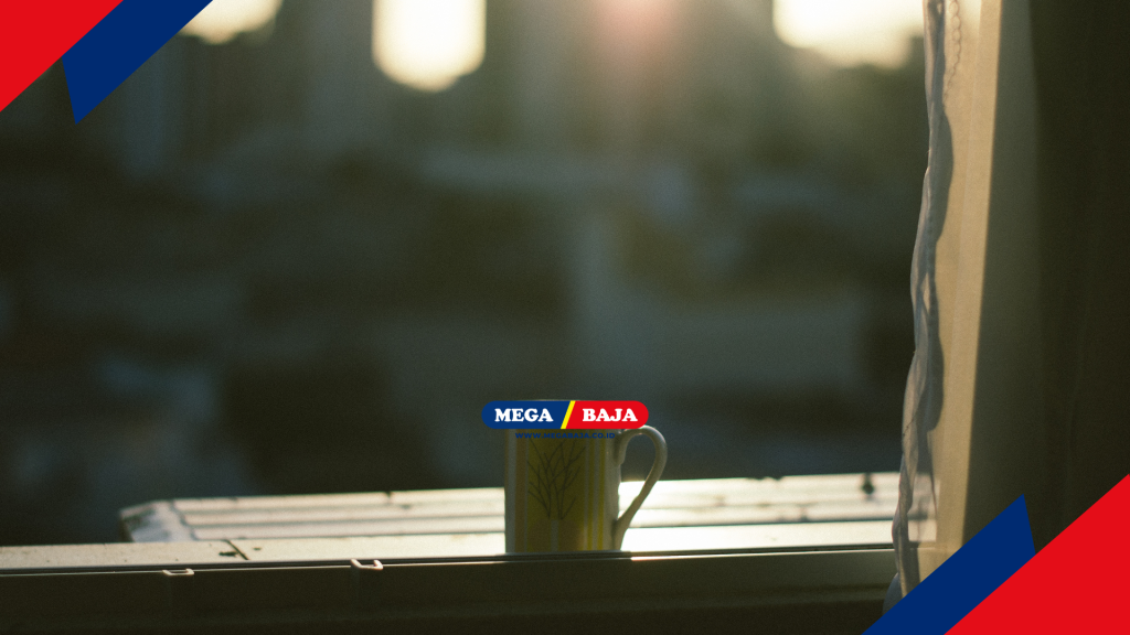 kelembutan pantulan cahaya dari jendela kaca yang telah terproteksi