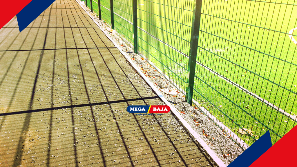 Pagar bukan hanya sekadar pembatas fisik, melainkan sebuah pelukan keamanan yang memberikan ketenangan