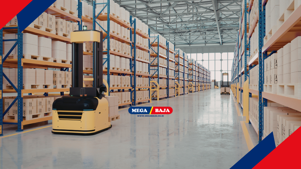 Gudang modern dengan lalu lintas forklift