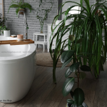 Harmonisasi Alam Dan Estetika Baja Dalam Ruang Mandi Modern