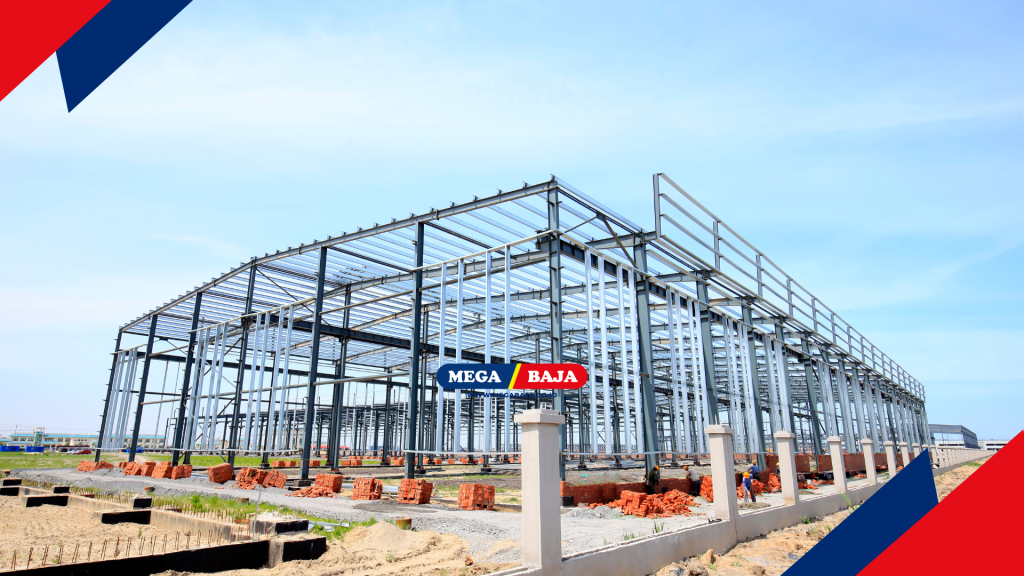 Ruang publik yang menggunakan elemen baja ekspos memberikan kesan luas dan terbuka