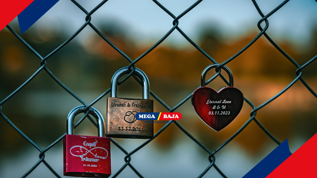 Penggunaan pagar transparan namun kokoh memungkinkan orang tua memantau pergerakan buah hati