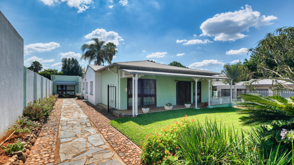 illuminated home garden