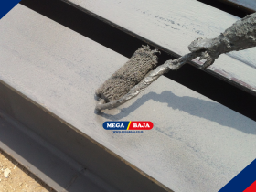 Cat : Strategi Estetika Material Baja Terhadap Ketahanan Kelembapan Ruang Hunian