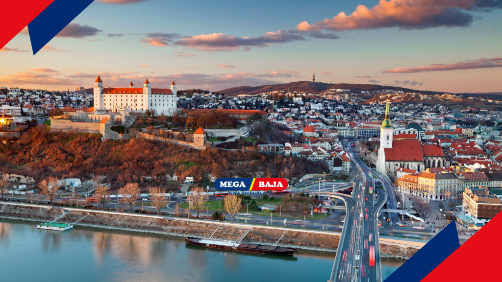 Kastil Bratislava dari View Sungai Donau