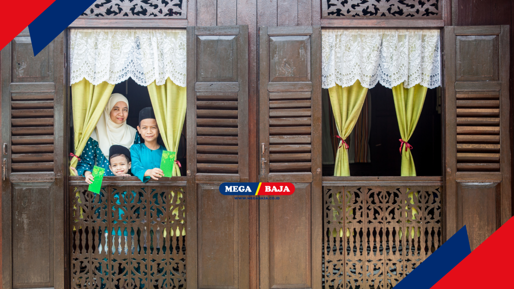 Dalam sistem kekerabatan nya ; Rumah Gadang dan kaum perempuan menjadi pusat keluarga
