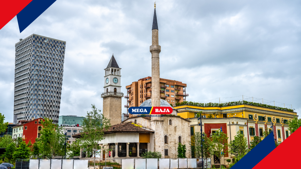Di Tirana, Masjid Et'hem Bej berdiri anggun
