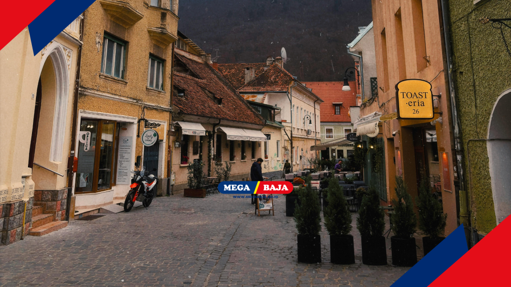 sudut jalanan berbatu di Brasov