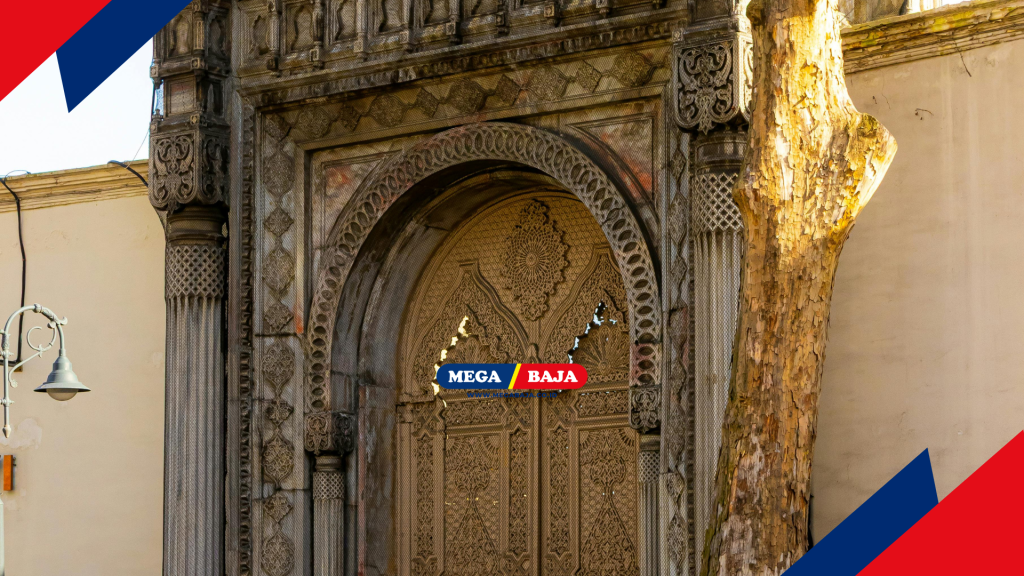 Melihat Çırağan Palace adalah seperti menyaksikan sebuah adegan film
