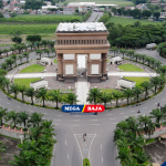 MONUMEN SIMPANG LIMA KEDIRI : JEJAK PERADABAN MODERN KEDIRI YANG PRESISI