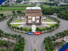 MONUMEN SIMPANG LIMA KEDIRI : JEJAK PERADABAN MODERN KEDIRI YANG PRESISI