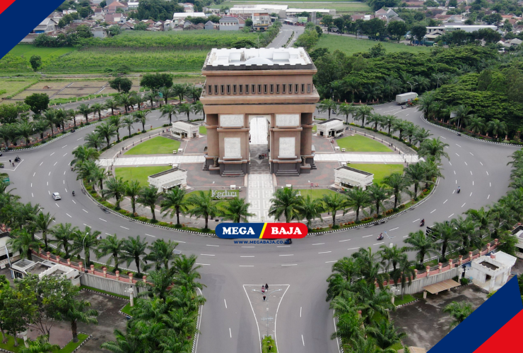 MONUMEN SIMPANG LIMA KEDIRI : JEJAK PERADABAN MODERN KEDIRI YANG PRESISI
