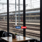 KAFE DEKAT REL KERETA: DINAMIKA RUANG SANTAI UNTUK MELIHAT SERIUSNYA PERJALANAN