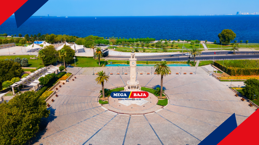 MENARA JAM IZMIR DIBANGUN DIDEKAT LAUT