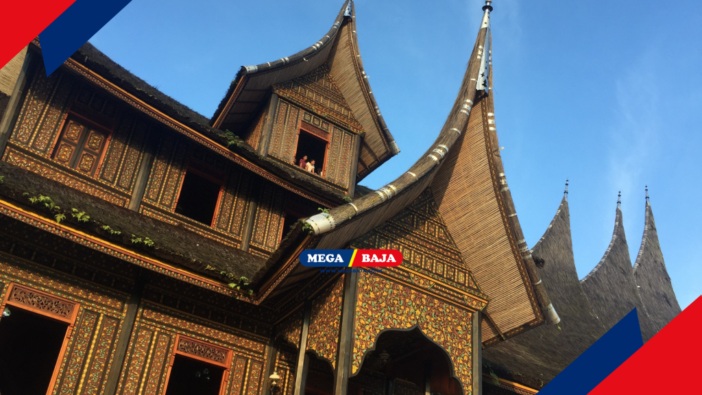 Rumah adat adalah buku sejarah yang berdiri tegak - Istana Pagaruyung