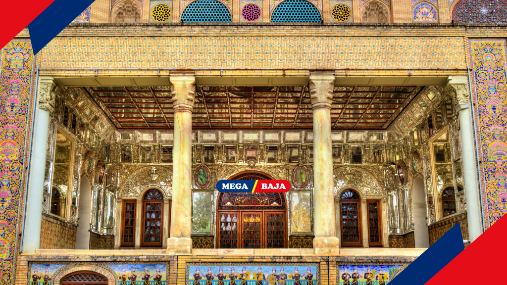 Detail cantik pada istana golestan Iran