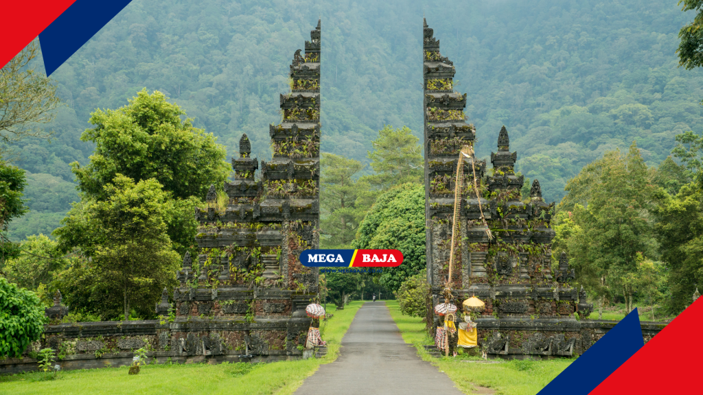 Gerbang Batu di Panglipuran Bali