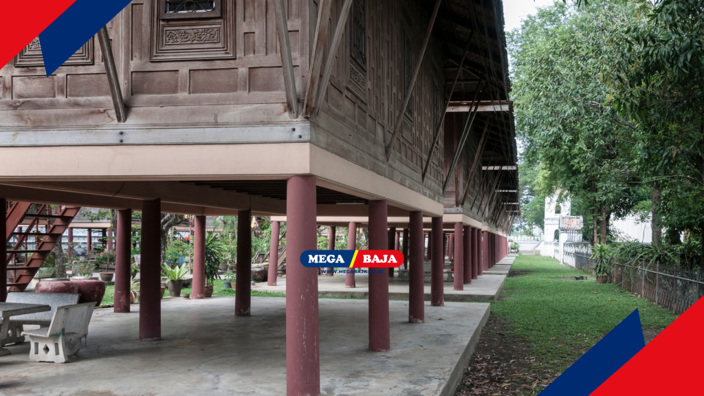 Setiap rumah panggung yang masih berdiri adalah saksi bisu dari perjalanan sejarah