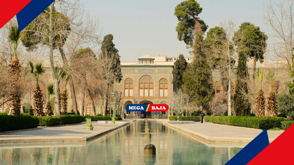 Adaptasi Unsur Eropa Dalam Arsitektur Timur - Golestan